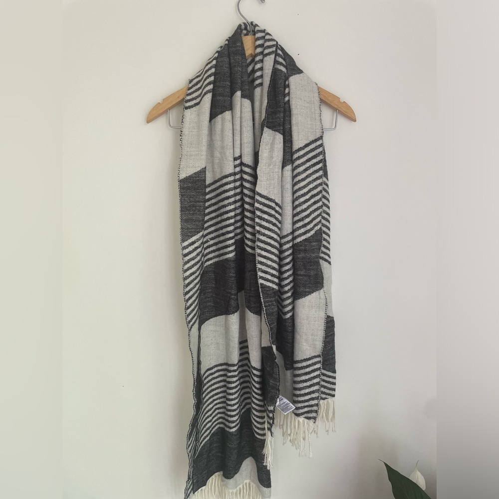 GAP Scarf